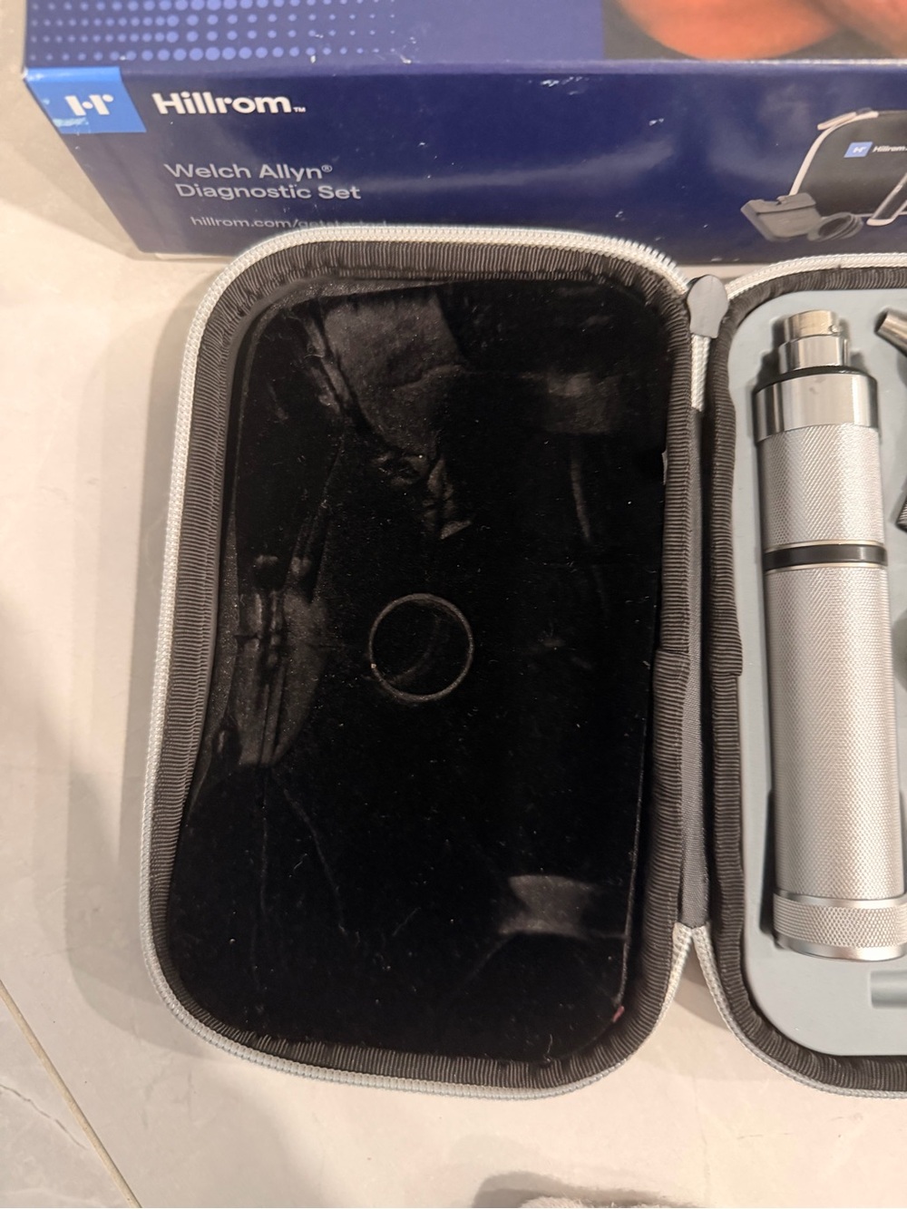 Welch Allyn Diagnostic Set with Case - Silver and Black - Picture 4 of 16